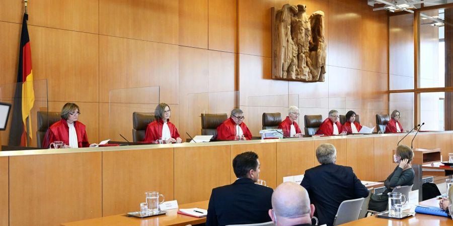 Der Zweite Senat des Bundesverfassungsgerichts eröffnet die mündliche Verhandlung über staatliche Fördergelder für die Desiderius-Erasmus-Stiftung.