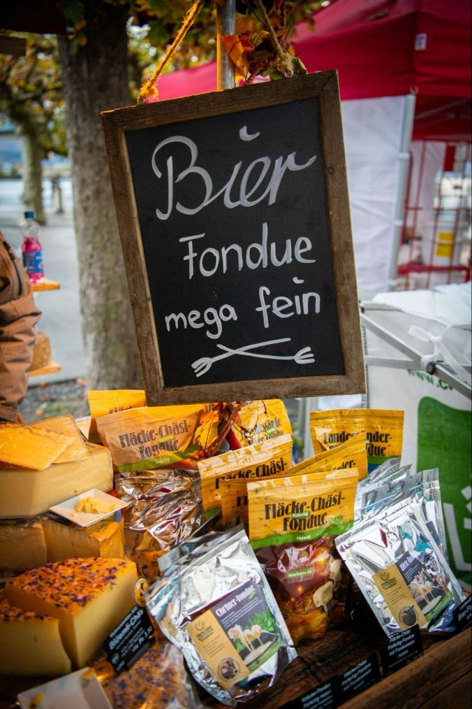 Besonders beliebt: die vielen speziellen Fondue- und Raclette-Käse.