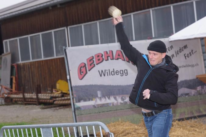 Lars nimmt den ganzen Schwung mit.
