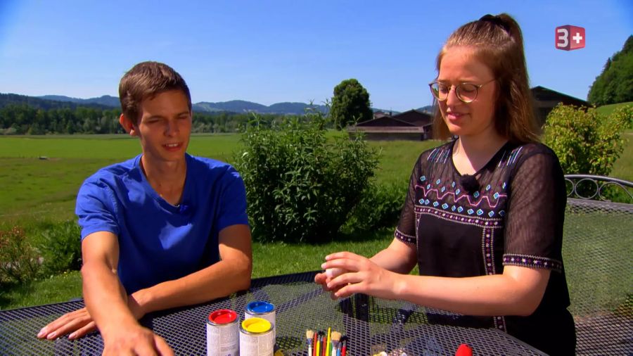Bauer Röbi fühlt Nadine auf den Zahn.