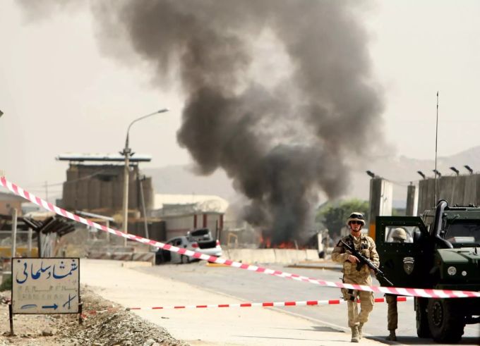 Auf dem Flughafen bei Kabul sollen erste Schüsse gefallen sein. (Symbolbild) Kabul