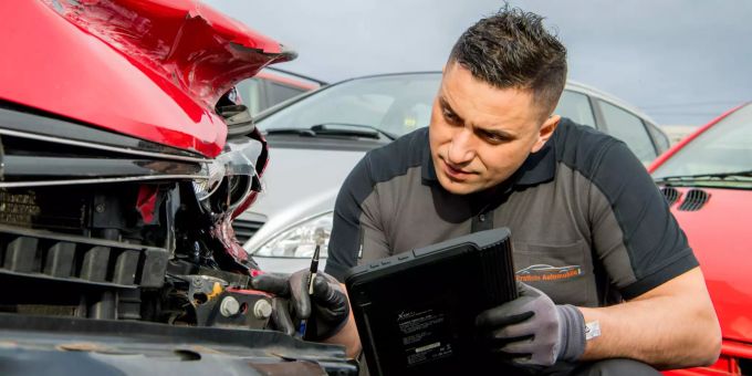 Gazmend Hoti, Inhaber der Prattelen Automobile GmbH. Prattelen Automobile Gazmend Hoti