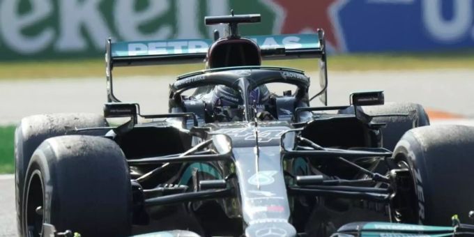 Lewis Hamilton will in Sotschi im Silberpfeil glänzen. Foto: Luca Bruno/AP/dpa Lewis Hamilton will in Sotschi im Silberpfeil glänzen. Foto: Luca Bruno/AP/dpa