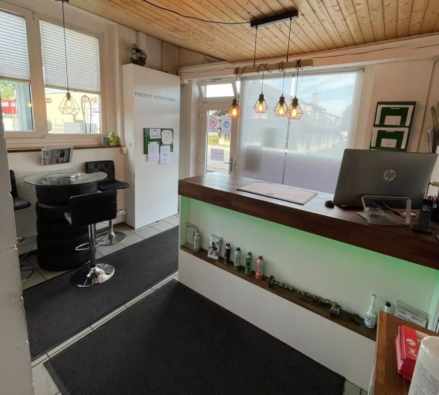 Laubfrosch Garage Bättwil