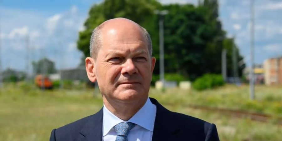 Bundesfinanzminister Olaf Scholz vor dem künftigen Baugelände. Foto: Soeren Stache/dpa-Zentralild/dpa