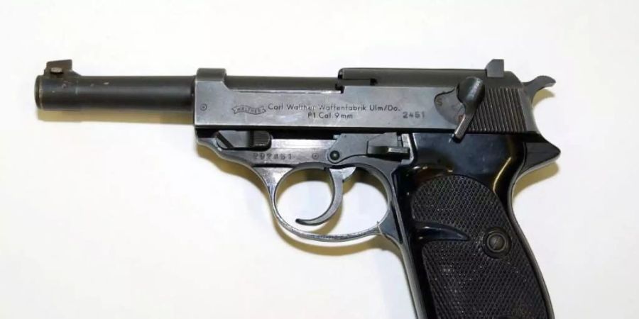 Eine Pistole Walther P1, Kaliber 9 Millimeter, aus deutscher Produktion. Foto: Carsten Rehder/dpa
