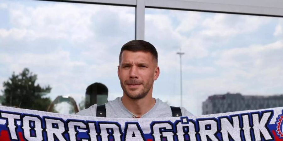 Ex-Nationalspieler Lukas Podolski wurde positiv auf das Coronavirus getestet. Foto: Andrzej Grygiel/PAP/dpa