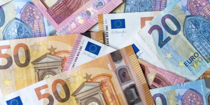 Die Finanzverwaltungen haben 2020 fast ein Fünftel mehr Erbschafts- und Schenkungssteuer eingenommen. Foto: Monika Skolimowska/dpa-Zentralbild/dpa Die Finanzverwaltungen haben 2020 fast ein Fünftel mehr Erbschafts- und Schenkungssteuer eingenommen. Foto: Monika Skolimowska/dpa-Zentralbild/dpa