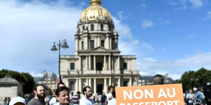 Pariser Demo gegen den Gesundheitspass Pariser Demo gegen den Gesundheitspass