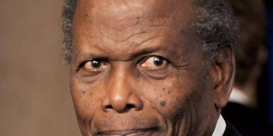 Schauspieler Sidney Poitier im Jahr 2012 bei der Verleihung der 69. Golden Globe Awards in Los Angeles. Foto: Paul Buck/EPA/dpa