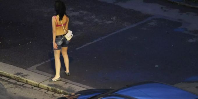 Zwei Drittel der Opfer von Menschenhandel werden zur Prostitution gezwungen. (Archivbild) menschenhandel