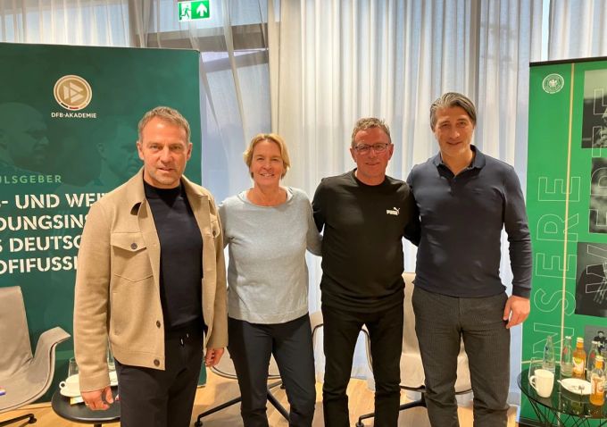 Murat Yakin mit den Amtskollegen Ralf Rangnick (ÖFB), Martina Voss-Tecklenburg (DFB) und Hansi Flick (DFB). Murat Yakin