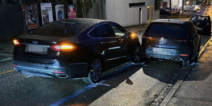 St.Gallen: Betrunken und abgelenkt mit geparktem Auto kollidiert. St.Gallen Unfall