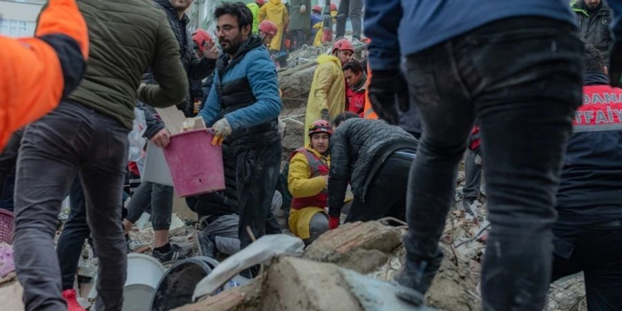 Bergungsarbeiten in Adana
