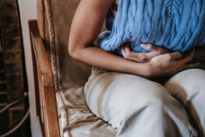 Sie verspüren häufig starke Schmerzen während der Regelblutung? Solche Symptome sollten Sie vorsichtshalber ärztlich abklären lassen. Menstruation periode