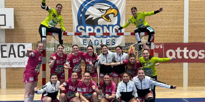Die SPONO EAGLES freuen sich über den erfolgreichen Abend