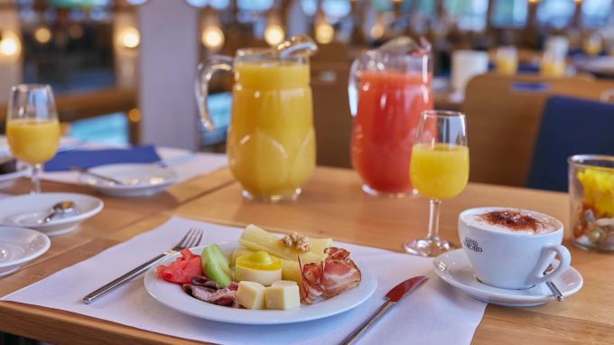 Das Frühstücksschiff fährt täglich, Tischreservation ist aber in jedem Fall obligatorisch. Auch interessant: Am Sonntag gibt es statt Zmorge Brunch. Mehr dazu findet ihr unter dem Link weiter unten im Artikel. Ausflüge Frühling