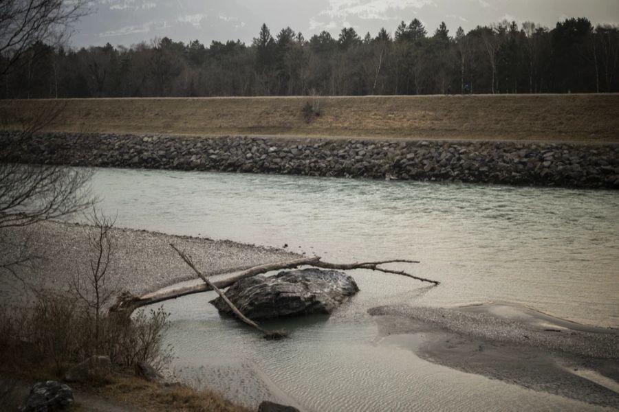 Im Rhein fliesst bereits jetzt sehr wenig Wasser.