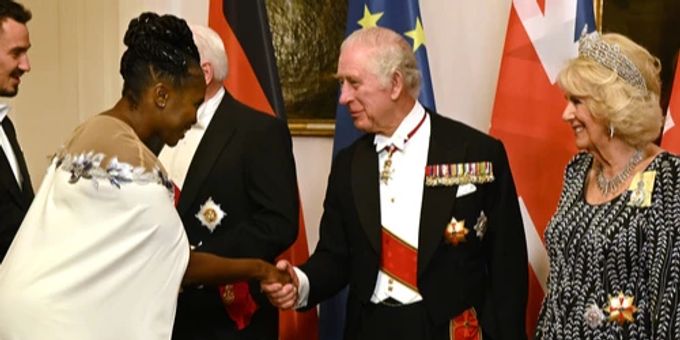 «Let's Dance»-Jurorin Motsi Mabuse schüttelt König Charles III. die Hand. Lets Dance Motsi Mabuse