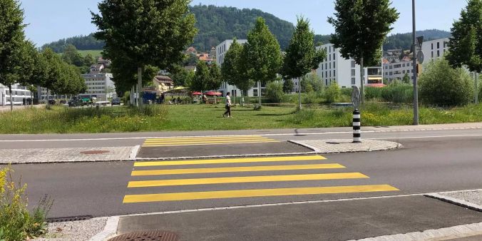 Bei Fussgängerstreifen sollen Verkehrsteilnehmer immer ganz anhalten.