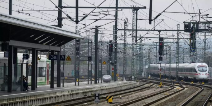 ICE am Hauptbahnhof Erfurt