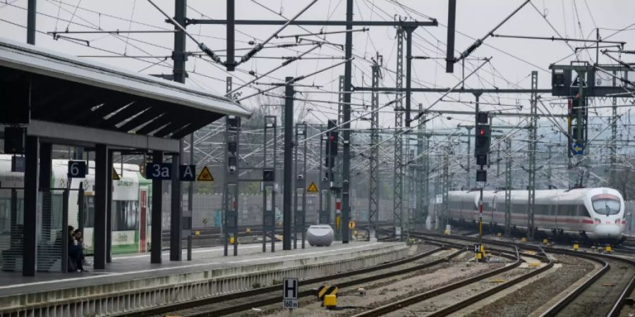 ICE am Hauptbahnhof Erfurt