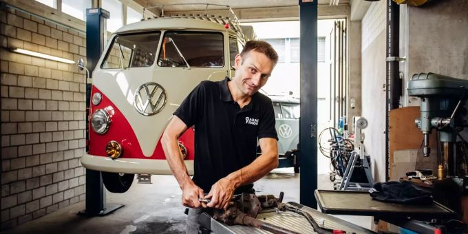 Patrick Finger und sein Team können sich nicht über mangelnde Arbeit beschweren. Garage Finger VW