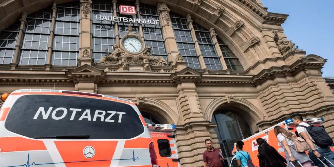 Für den Bub (†8) kam offenbar jede medizinische Hilfe zu spät. Frankfurt