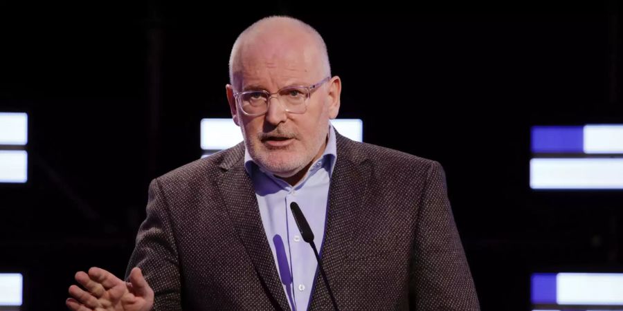 Frans Timmermans, (SPE, Niederlande): Als Spitzenkandidat der zweitgrössten Fraktion der Sozialdemokraten angetreten, hofft er weiterhin auf das Amt des Kommissionspräsidenten. Als Erster Vi