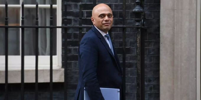 Finanzminister Sajid Javid kündigte zur Bewältigung der Brexit-Folgen zusätzliche Ausgaben von zwei Milliarden Pfund an. Sajid Javid Boris Johnson