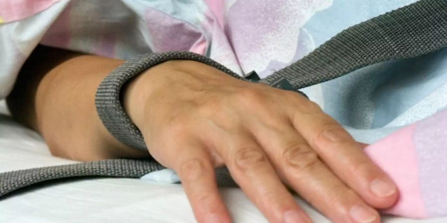 Fixierung auf dem Krankenbett