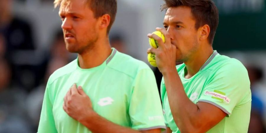 Kevin Krawietz (l) und Andreas Mies haben in diesem Jahr die Doppel-Konkurren der French Open gewonnen. Foto: Pavel Golovkin/AP