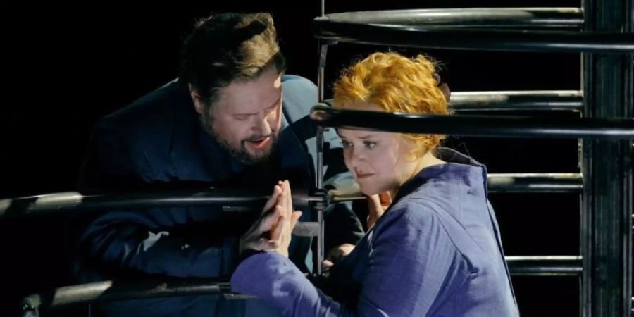 Die Bayreuther Festspiele enden mit «Tristan und Isolde». In den Hauptrollen: Stephen Gould (Tristan) und Petra Lang (Isolde). Foto: Enrico Nawrath/Festspiele Bayreuth