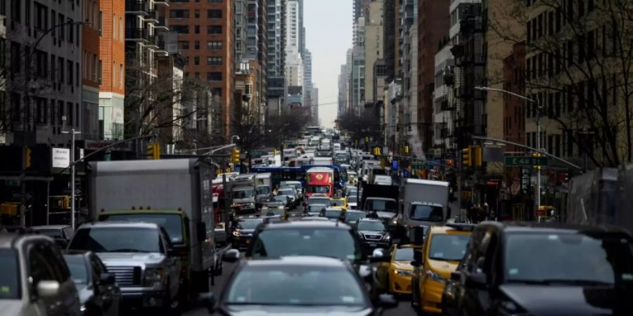 Verkehr auf der 2nd Avenue in New York City