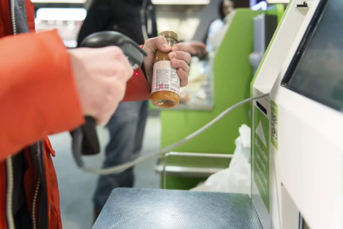 Valora plant derzeit gar ein Pilotprojekt mit den Self-Checkouts. (Symbolbild) Kasse