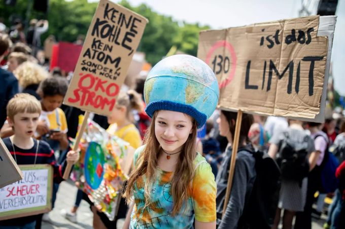 Seit Anfang Jahr demonstrieren Jugendliche Aktivisten beim Fridays for Future - Klimastreik für den Klimaschutz. Fridays for Future