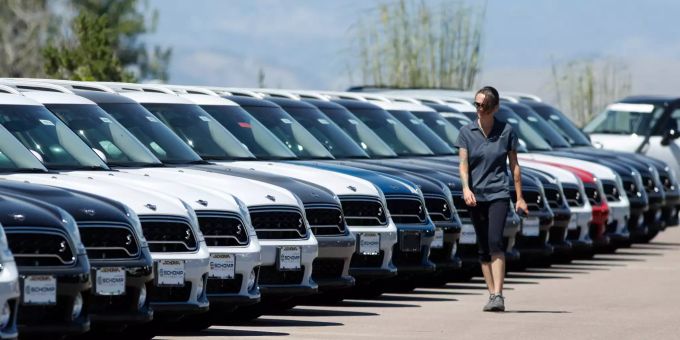 Halbleitermangel - Schweizer Automarkt im Juli massiv ausgebremst