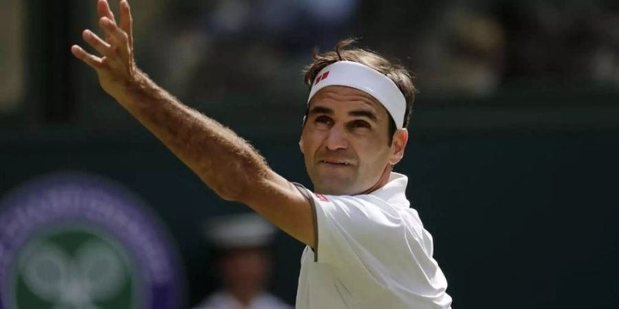 Verlor seit langer Zeit mal wieder einen Satz in der ersten Runde in Wimbledon: Roger Federer. Foto: Ben Curtis/AP