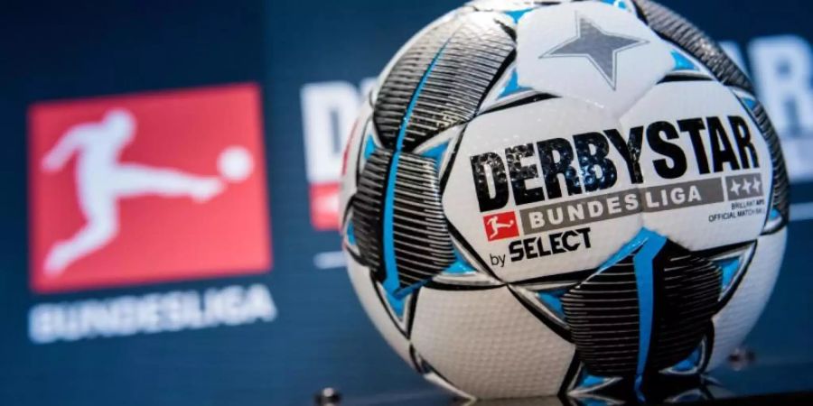 Alle 36 Clubs erhalten für die kommende Saison die Lizenz in der Bundesliga und 2. Bundesliga. Foto: Daniel Bockwoldt