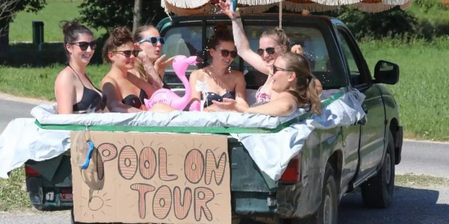 "Pool on Tour": So kann man es bei der Hitze aushalten. Foto: Thomas Warnack