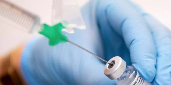 Die Wirksamkeit einer zweifachen Impfung mit Biontech lag einer Studie zufolge bei 100 Prozent. Schwere, unerwünschte Wirkungen wie Thrombosen oder ein anaphylaktischer Schock traten in der Studie nicht auf. Foto: Sven Hoppe/dpa Die Wirksamkeit einer zweifachen Impfung mit Biontech lag einer Studie zufolge bei 100 Prozent. Schwere, unerwünschte Wirkungen wie Thrombosen oder ein anaphylaktischer Schock traten in der Studie nicht auf. Foto: Sven Hoppe/dpa