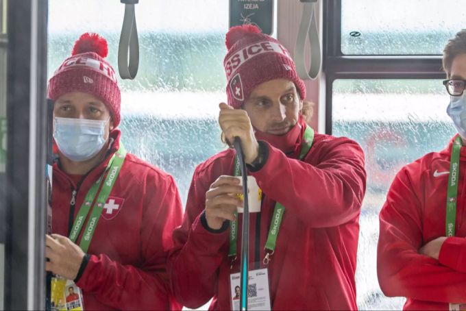 Patrick Fischer gestern auf dem Weg zum Training in Riga. Patrick Fischer Eishockey WM