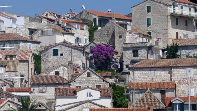 Dörfchen mit besonderen Charme in Hvar. Verschiedene Häuschen