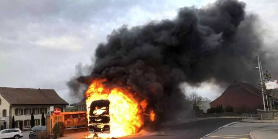 Lastwagen Brand Regensdorf