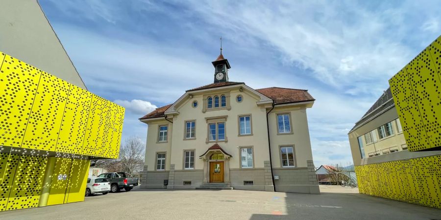Schulgebäude in Seltisberg.