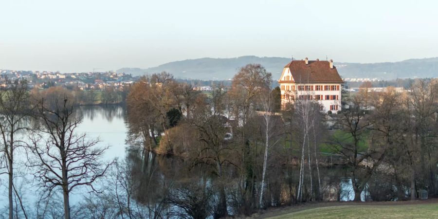 Das Schloss Mauensee, auf einer kleinen Insel in der Gemeinde Mauensee (LU).