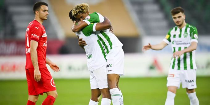Chukwubuike Junior Adamu und Euclides Cabral feiern den 1:0-Heimsieg des FC St.Gallen gegen den FC Vaduz. FC St.Gallen FC Vaduz