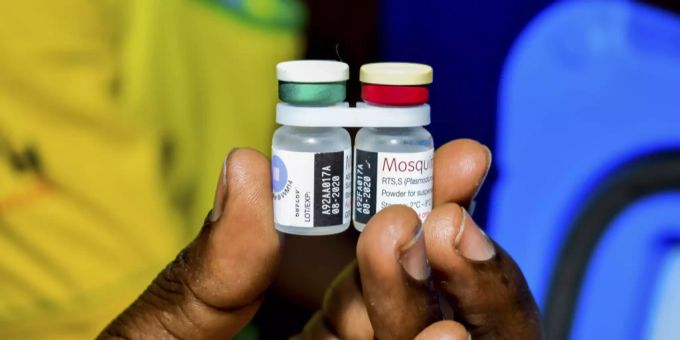 Eine Dose Impfstoff gegen Malaria. Malaria