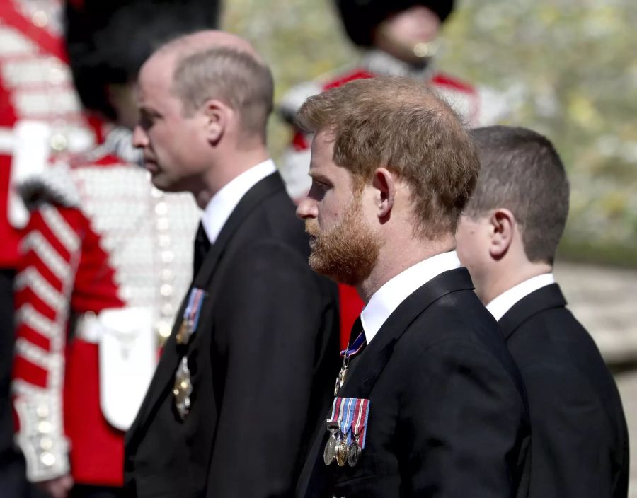 William und Harry an Philips Beerdigung.