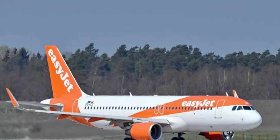 Für das laufende Geschäftsjahr bis Ende September traut sich Easyjet weiterhin keine Finanzprognose zu. Foto: Patrick Pleul/dpa-Zentralbild/dpa